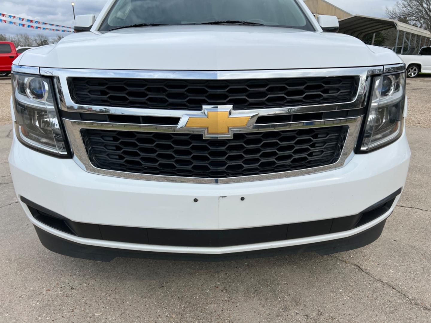 2015 White /Tan Chevrolet Tahoe LT (1GNSCBKC2FR) with an 5.3L V8 engine, Automatic transmission, located at 4520 Airline Hwy, Baton Rouge, LA, 70805, (225) 357-1497, 30.509325, -91.145432 - 2015 Chevy Tahoe LT 5.3 V8 Gas, 146K Miles, All Power, Heated Leather Seats, 7 Passenger Seating, Bose, Backup Camera, Tow Pkg. NO IN HOUSE FINANCING. FOR INFO PLEASE CONTACT JEFF AT 225 357-1497 CHECK OUT OUR A+ RATING WITH THE BETTER BUSINESS BUREAU WE HAVE BEEN A FAMILY OWNED AND OPERATED BUSINES - Photo#2